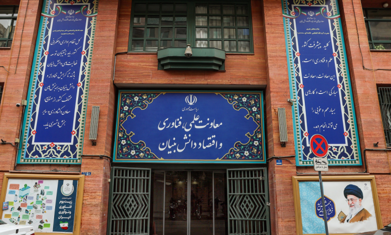 98 بالمائة: نسبة استجابة مكتب نائب الرئيس الإيراني للشؤون العلمية للجمهور والمراجعین 1 س crop