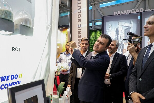 نائب رئيس الجمهورية يزيح الستار عن أربعة منتجات معرفة استراتيجية في صناعة البوليمر 1 5672731